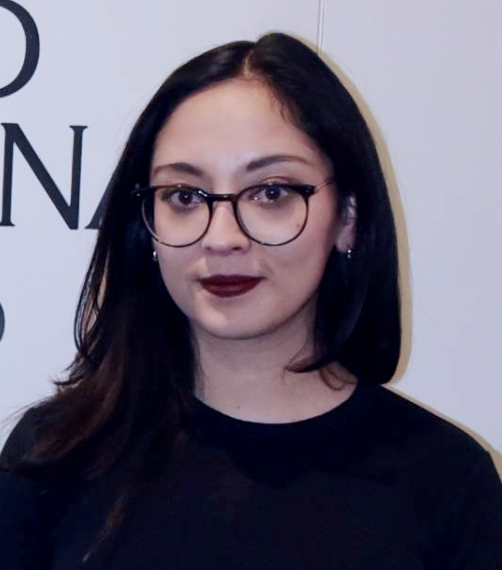 35-year-old brunette mexican woman with glasses and straight hair 